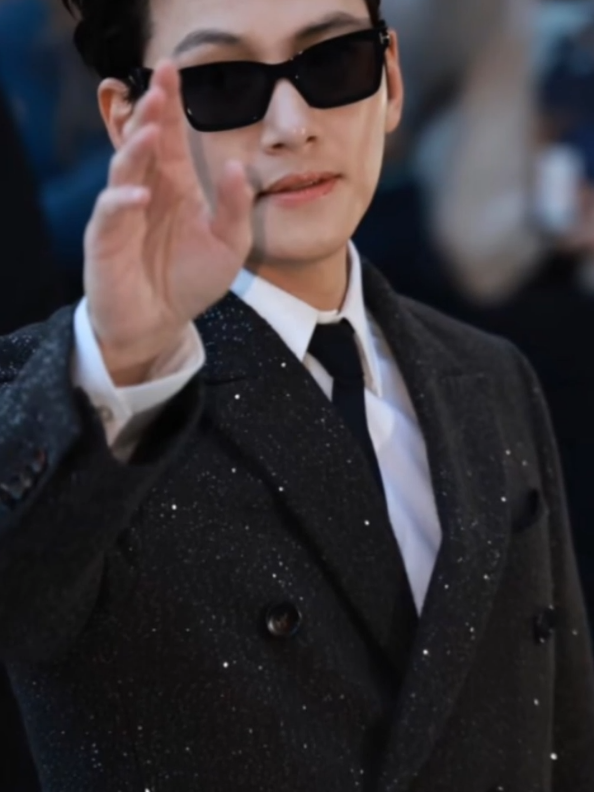 sepertinya ini akan berlangsung lama🥰❤️ Paris Fashion Week (Tom Ford) 2025.10.01 #jichangwook #tomford #paris 