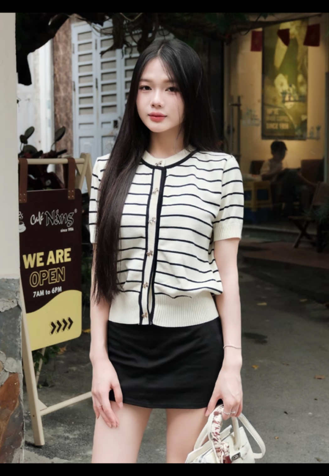 Áo len kẻ ngang khuy nơ siêu xinh  #aolenkengang #aolencoctay #aolenxinh #aolenkieu