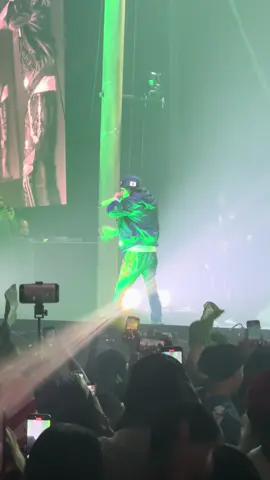 He had Baltimore lit up tonight 💚🖤 #masatour #nbayoungboy #baltimore #cfgarena 