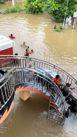 1ឆ្នាំទឹកលិចម្ដង😂តែឆ្នាំនេះ3ដងហើយ😩ជិតដល់ម៉ោងលេងទឹកទៀតហើយ😆#ភូមិទួលខ្សាច់ #អ្នកត្បូងឃ្មុំ💕🙈 #អោយបេះដូងមួយនាក់មួយផង @Bro Ćhát  
