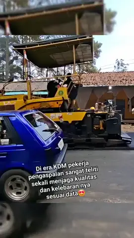 di era kdm pekerja pengaspalan sangat teliti sekali menjaga kualitas dan kelebaran nya sesuai data  😎 #fanskdm #jabaristimewa #bapakaing