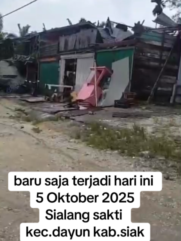 terjadi terjangan angin puting beliung  #beritaditiktok #bencanaalam #putingbeliung #hujanpetir #fyppppppppppppppppppppppp 