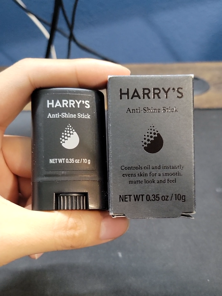 If you have oily skin. I highly recommend Harry's Anti Shine Stick 😁 #oilyskin #oilyskincare #skincare 