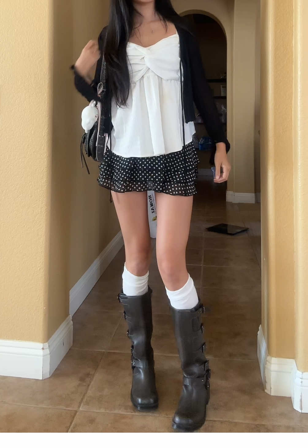 u can’t go wtong with black & white outfits >:p #outfit #OOTD #polkadot #babydoll #buckleboots 
