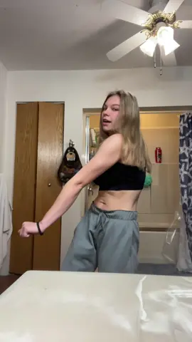 I’ve seen so many different ways people have done this dance so here ya go😂