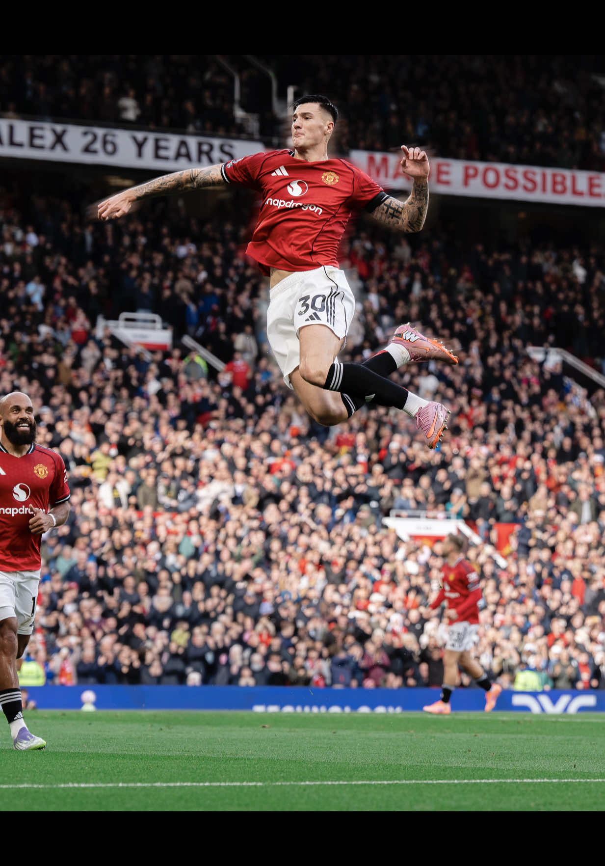 Air Sesko ✈️ My best shot to date 📸 what do you think?  @Manchester United  #manchesterunited #manutd #manunited #sesko #oldtrafford sportsphotographer