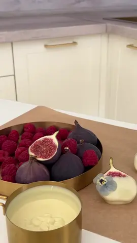لو قلتلكم تين+ شوكلت راح تجربون؟✨  #RITASHIA #luxurydesserts #جدة #jeddah #حلويات_جدة  RETASHIA | where fruits turn into luxury 🍫✨