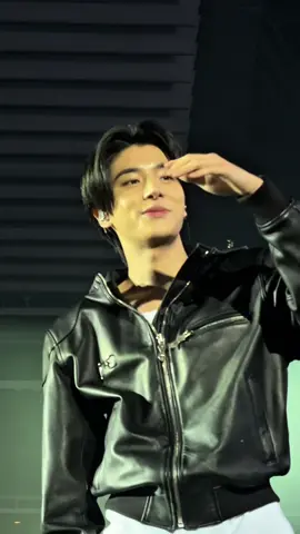 kisses from jakey~~  #enhypen #jake #walktheline_in_singapore #fancam 