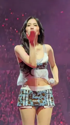 投げキッス3連発 #ミナ #myouimina #TWICE #TWICE_THISISFOR_WORLD_TOUR #THISISFOR_PHILIPPINES_ONCE 
