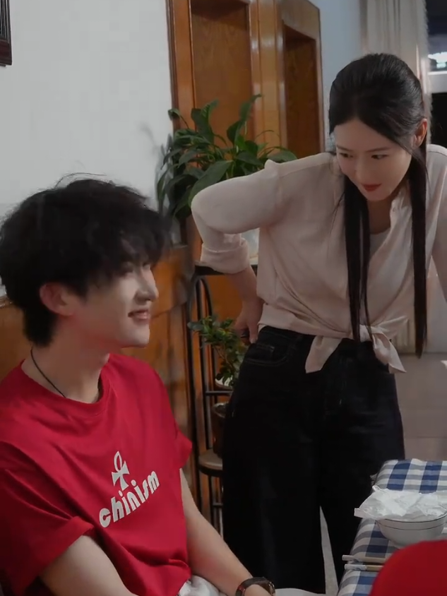 Membalas @keonho337 Jijun🫵🏻🤣😭 kamu ketahuan nggak tuh #zhangjijun #aktorchina #cdrama #fyp #behindthescenes 