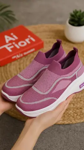 Sepatu ini bukan cuma ringan, tapi juga bikin setiap langkah makin nyaman dan stylish. Cocok buat jalan santai, olahraga ringan, atau hangout bareng temen — semuanya jadi effortless 💅 Yang udah coba, pasti ngerti kenapa sepatu ini lagi rame banget 🔥 #SepatuViral2025 #OOTDStyleWanita #SneakersSlipOn #FashionTrendyCewek #nyamansepanjanghari 