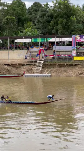 งานประเพณีแห่พระแข่งเรือขึ้นโขนชิงธง ชิงโล่และถ้วยพระราชทานฯ ประจำปี๒๕๖๘  ณ สนามกลางภาคใต้ แม่น้ำหลังสวน อ.หลังสวน จ.ชุมพร ๘-๑๒ ตุลาคม ๒๕๖๘ #ที่นี่จังหวัดชุมพร #เรือยาว #หลังสวนชุมพร #ช่างภาพชุมพร  #ขึ้นโขนชิงธง 