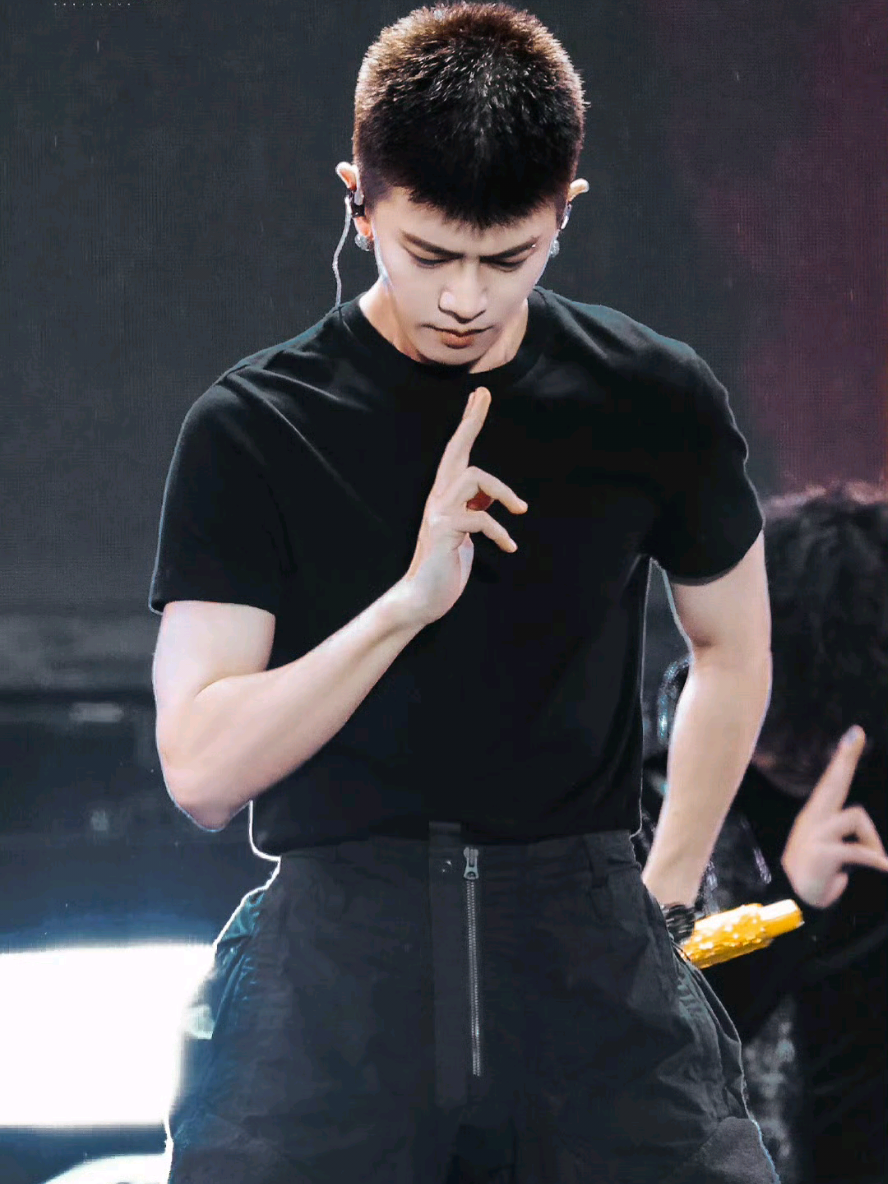 Thần 🌚 #nhamgialuan #nhậmgialuân #任嘉伦 #jialunyyds 