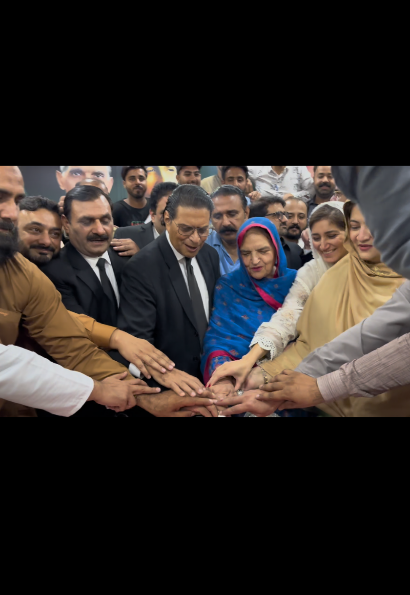 قوم کے لیڈر عمران خان کو 73 ویں سالگرہ مبارک ❤️🇵🇰 آپ پاکستان کی غیرت، عوام کی آواز اور مستقبل کی ضمانت ہیں۔ اللّٰہ آپ کو ہمیشہ محفوظ و سلامت رکھے، صحت و حوصلہ دے اور جلد رہائی عطا فرمائے۔ آمین ثم آمین ‫#سالگرہ_مبارک_قیدی_نمبر_804‬ ‏‪#HappyBirthdayImranKhan‬ 