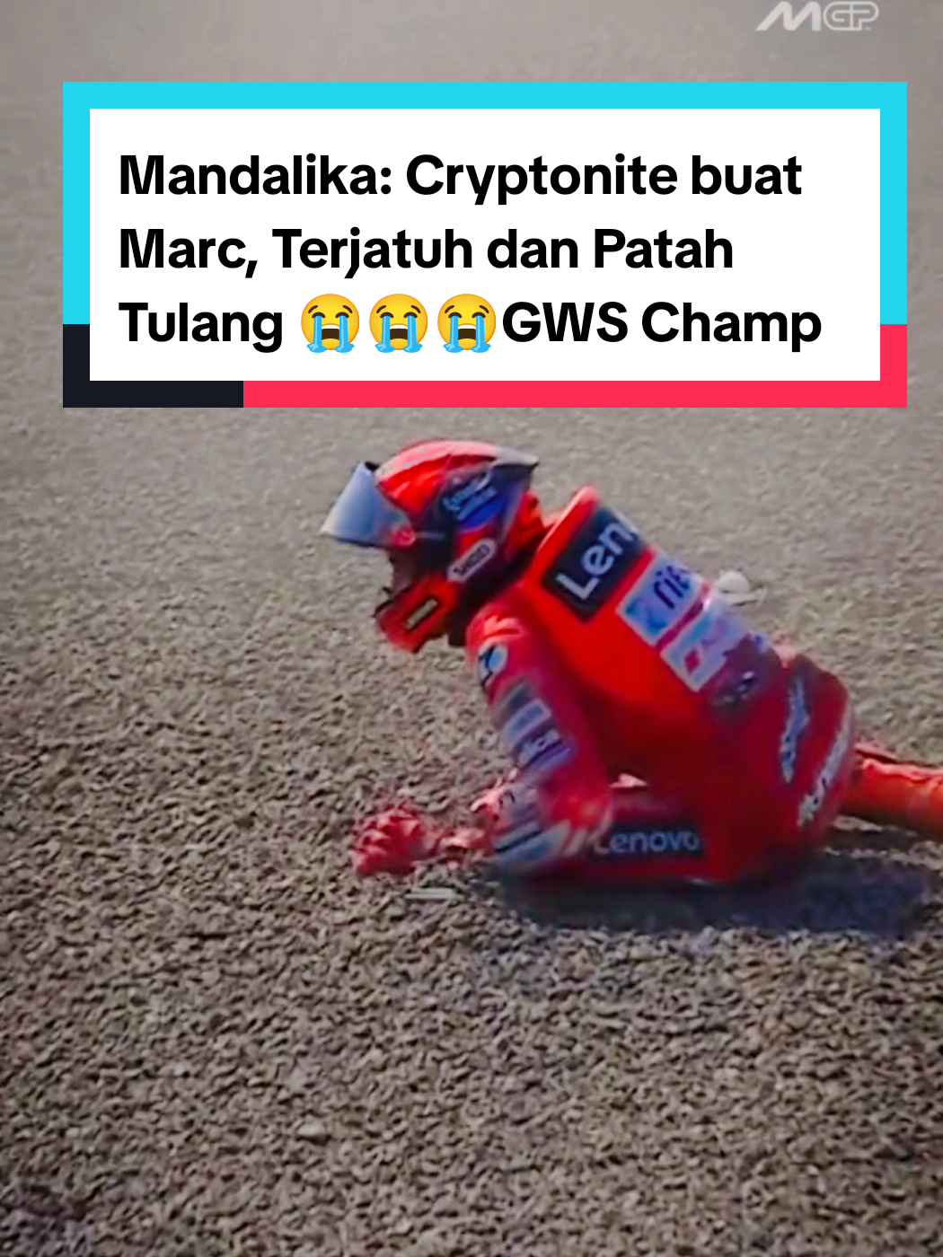 Indonesiangp: Marc crash cukup keras di sirkuit Mandalika bersama Marco Bez. Marc mengalami cidera di bahu kanan nya? Apakah patah? #motogp #motogpindonesia #marcmarquez #crash #marcobezzecchi 