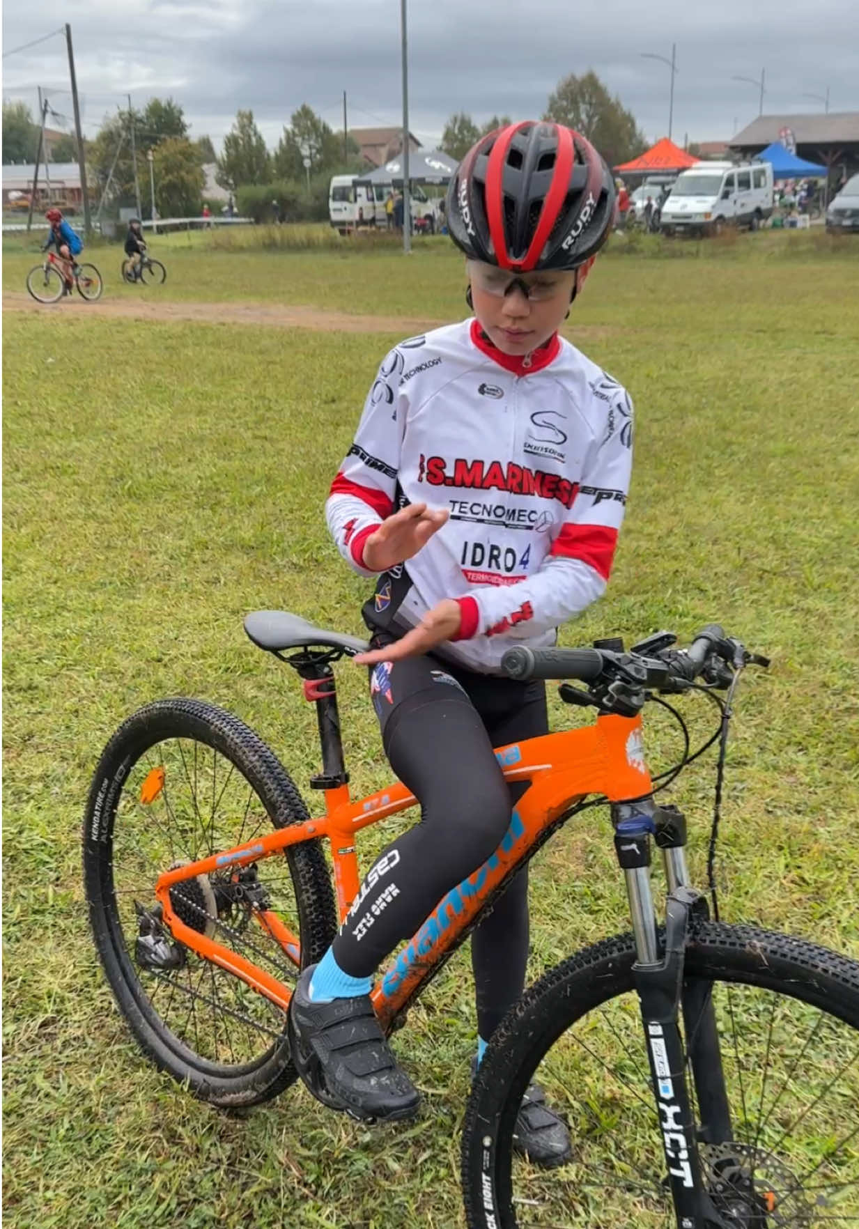 Сегодня я здесь 🙌 скоро старт! В моей категории 55 человек 🫣 будет сложно! 