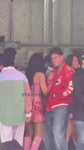 So nanood pala backstage si kyle habang nag peperform si kai 🩵🥰 #kyleecharri #kaimontinola #kaikyle @Kyle Echarri @kai 