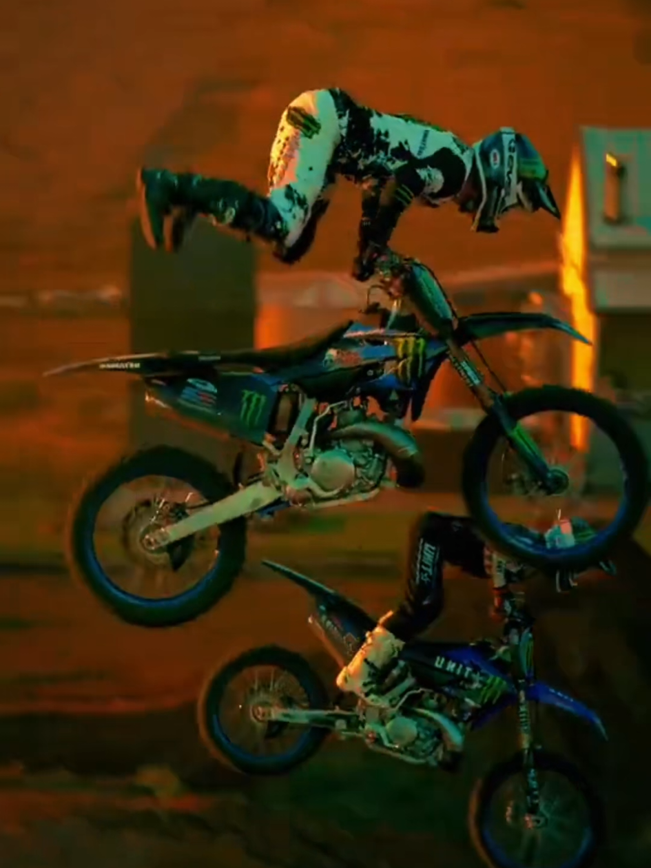 . . . . . . #freestyle #motocross #storywa #cinta #🎧 