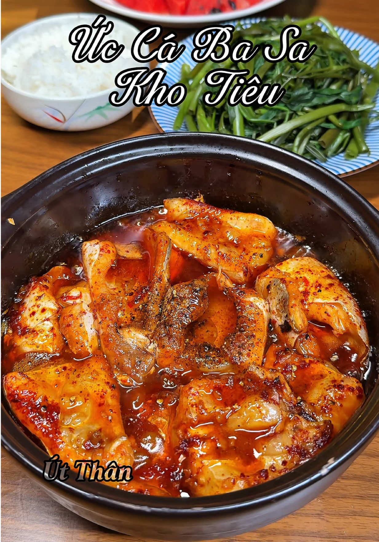 Ức cá ba sa kho tiêu cay cay đậm đà, chấm rau luộc thôi cũng thấy ngon 😋. #monngondelam  #bepnha #ancungtiktok #uccabasakho #fyp 