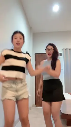 robot dipaksa joget @Mamanya mentari ya gini🙏🏻🥲