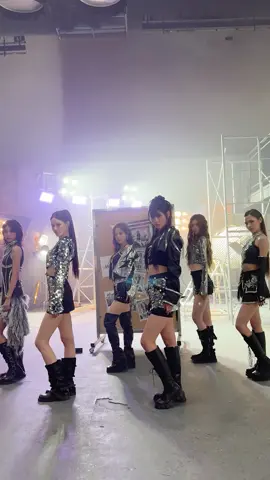 It IZNA🪩 #izna #이즈나 #NotJustPretty #MammaMia #MammaMia_challenge