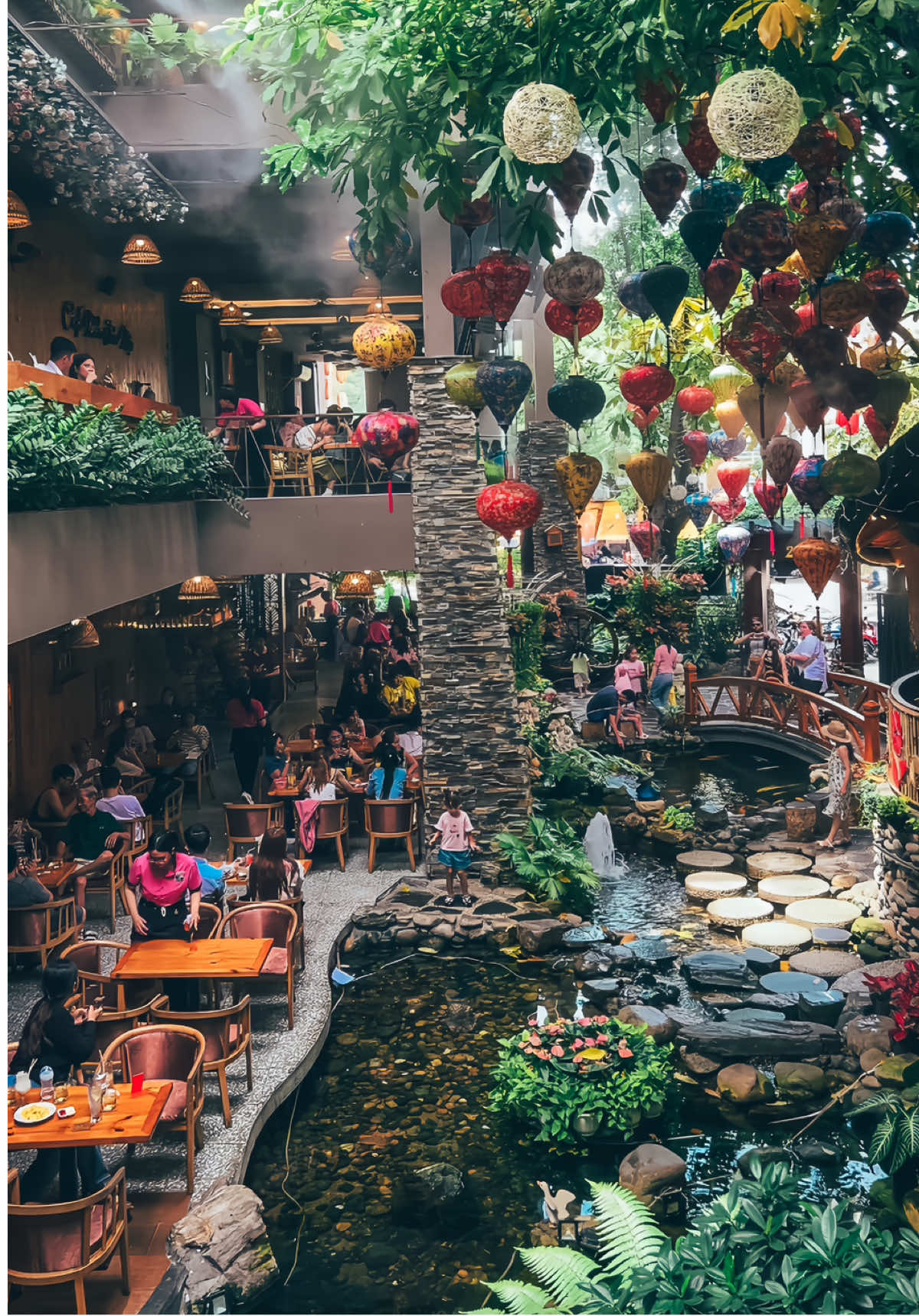 This is the kind of coffee shop Vietnamese people love to spend their weekends in. 📍Cafe Mien Thao Moc, Ho Chi Minh City. Credit: @vietnammoment  👉🏻 Follow me for more beautiful moments of Vietnam 🇻🇳 ________________ #cafe #coffeeshop #vietnamcafe #saigoncafe #hochiminhcity #vietnamtrip #visitvietnam #vietnamtravel #vietnam 