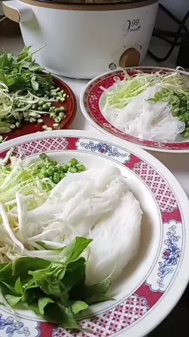 วันนี้เรามาทำ น้ำยา ขนมจีนด้วยกระทะไฟฟ้ามินิมอล ตัวนี้ใช้ดีมากๆเลย ร้อนเร็วสะดวก#มือใหม่ปั่นช่อง #ญิ๋งวิพาม่วน #มือใหม่ปั่นช่องtiktok 