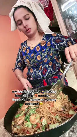 my heart daughter 🧕 making fried shrimp 🦐 noodle. 🍜 food whole family so yummy delicious 🤤  #saliab789 #foryou #viralvideo #fypシ゚viral #trending 