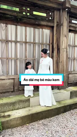 Mang đậm hồn dân tộc, áo dài truyền thống thêu sen Liên Châu, shop ra mắt phiên bản em bé nhí cho các mom mặc đôi nè. Cưng hongg mấy bà thơ?? Các mom duyệt luôn set này vào mục yêu thích, mua liền nha. Chất mềm mịn sờ mướt lắm💯💯 Size nhí: 2-16 (9-48kí) Size mẹ: 40-65kí 🍊: Shop thời trang đẹp  (Tên sp: áo dài Liên Châu) #shopthoitrangdep #viraltiktok #aodaimebe #aodaitet2026 #aodaigiadinh 