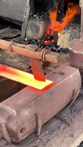 Membelah per mobil #pengrajin #pandebesi #blacksmith #kerajinantangan 