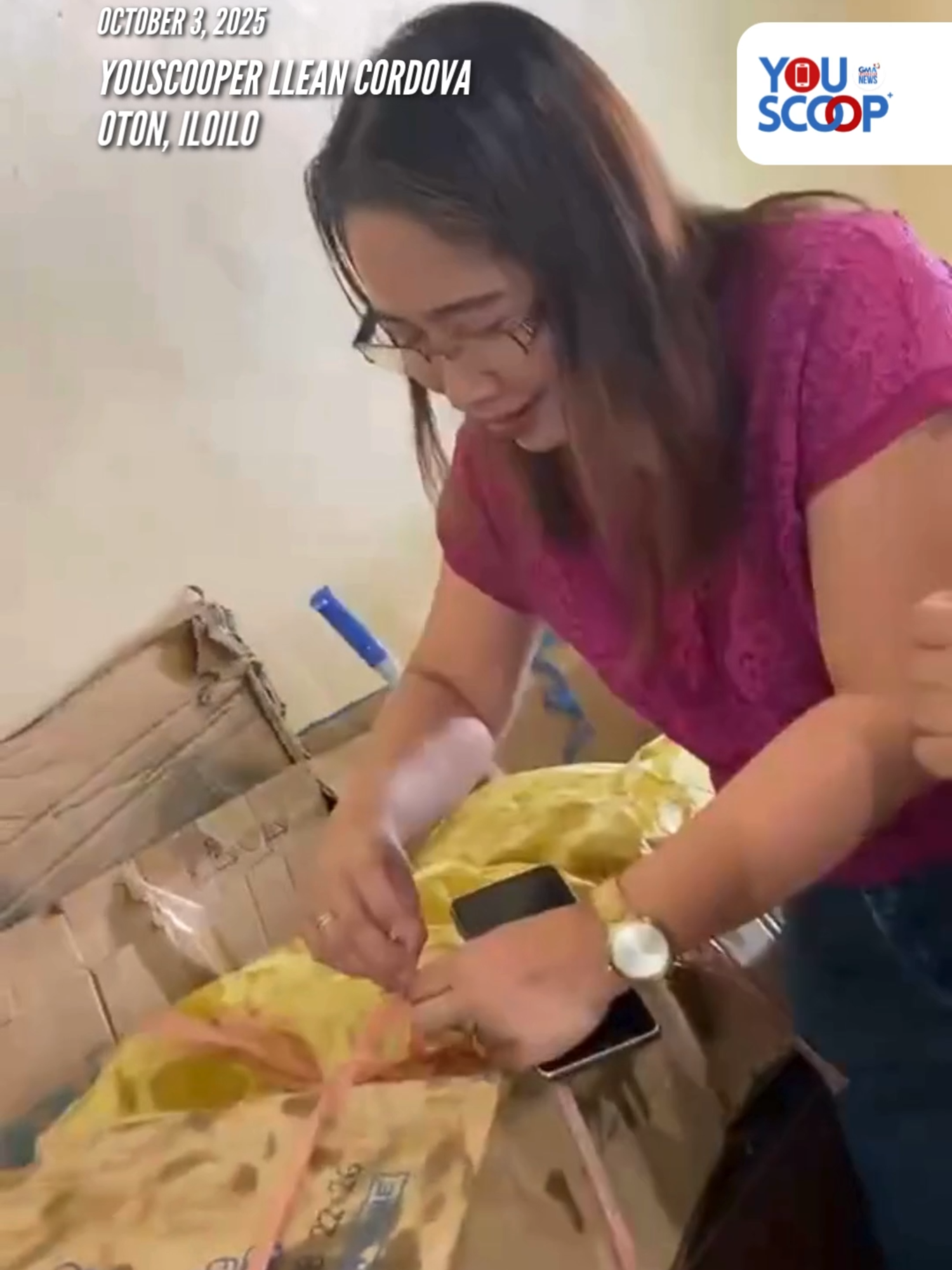 TEACHERS' DAY SURPRISE BUT WITH A TWIST! 🤣😍😭 Kinaaliwan sa social media ang kakaibang pakulo ng mga estudyante sa isang paaralan sa Oton, Iloilo sa pagdiriwang ng World Teachers' Day dahil sa isang 