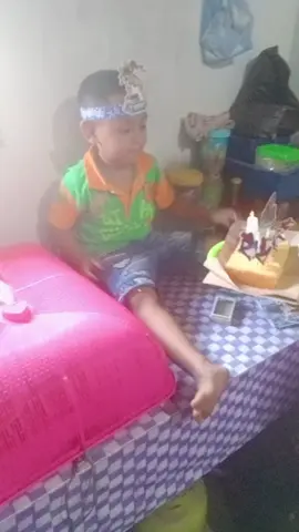 walaupun seumur hidup mas belom pernah di rayakan☺.tpi yg penting adek harus di rayakan,semoga panjang umur, jadi anak yg soleh dan berbakti kepada orang tua. Karna bagi mas adek tetaplah adek kecil yg selalu mas gendong ketika masih bayi. 🥳🥳🥳