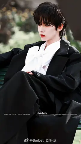 Ngày mai 6/10 là ngày Lưu Hiên Thừa chính thức bước trên sàn diễn thời trang ở Paris vào lúc 22h tối theo giờ Việt Nam cả nhà nhớ đón xem nhé💛#luuhienthua #刘轩丞 #parisfashionweek #Liuxuancheng #trienthua 