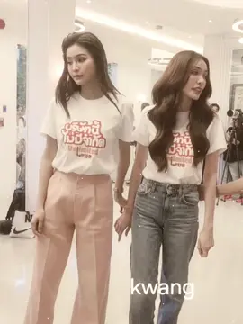 🐶 : Chúc mừng kỷ niệm 3 tháng, à không 😆 3 năm 6 tháng là thành viên fandom của Engfa. Hãy cùng nhau ở bên nhau và yêu thương nhau lâu dài nhé. Ở bên nhau để cùng chứng kiến thêm nhiều thành công của mình. Chúc mọi người hạnh phúc mỗi ngày. Yêu mọi người 🫶 🐰 : Chúc mừng sinh nhật… và cảm ơn mọi người. Cảm ơn vì đã ở bên mình suốt ba năm qua. Mình chúc rằng mỗi năm chúng ta ở bên nhau, sẽ luôn tràn ngập hạnh phúc. Một số người có thể không còn ở đây nữa, nhưng không sao cả. Mình đã nhận được tình yêu và sự chân thành từ những người ở lại, điều đó khiến mình thật sự hạnh phúc.💫 Hãy nhớ rằng từ “Smiley” có nghĩa là “nụ cười (trên khuôn mặt chúng ta).” Mình gửi món quà này (bánh) đến tất cả mọi người. Chúc mừng sinh nhật fandom (Smiley).🎂😃 Cr : Sleepyandfunny,  SineNomineCL  Cre:Englot-House-VN #englot🐶🐰 #engfacharlotty #charlottewaraha #englot #real 