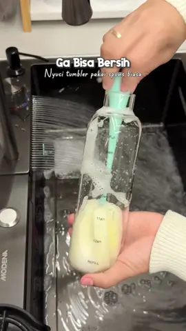 Nyuci tumbler bisa bersih sampai ke dasar. #spons #sponspembersih #sponsbotol #pembersihbotol #perlengkapandapur 