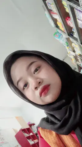 era centil hehee🥰 #fypage #fyp #trending #lewatberanda 