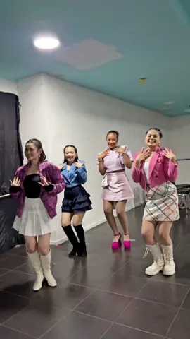 Tebak yang paling muda🤏🏻 @ANGIE CARVALHO @위나 🍓 @^mayyy🐣^ #fyp #fypage #fypシ゚viral🖤tiktok #fypシ゚ 