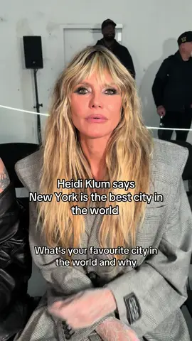 Supermodel @heidi klum shares her love for the Big Apple at the Vetements SS26 show 🍏 #heidiklum #vetements #fashiontiktok #pfw 