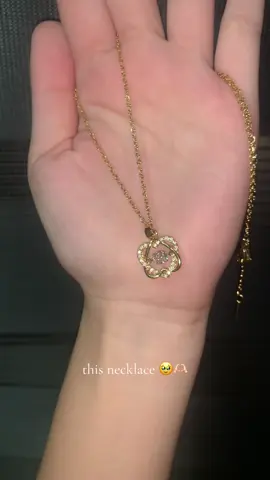 heart pendant necklace ✨ #giftforher #giftideas #fashiontiktok #goldnecklace #accessories 