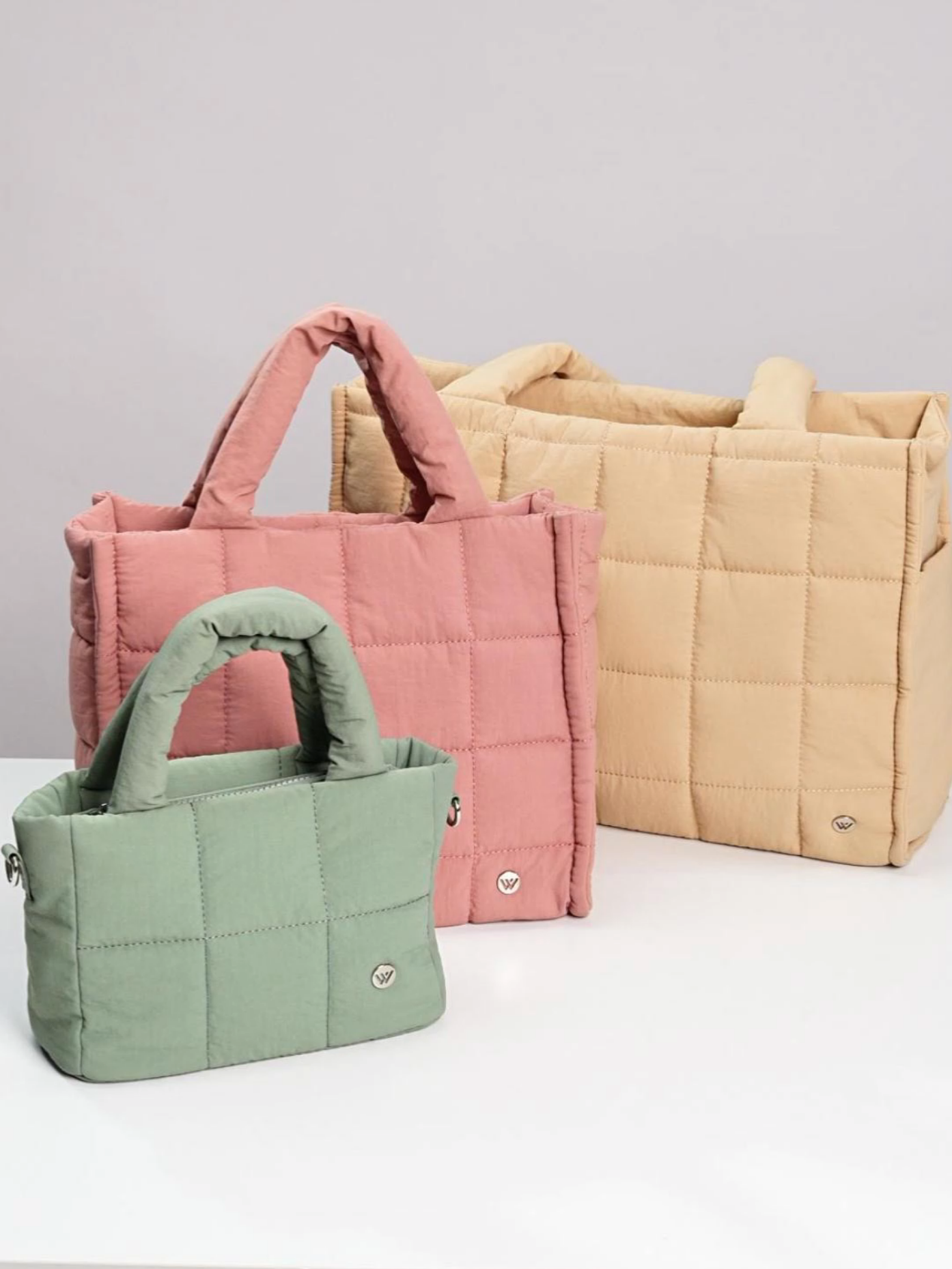 🌟WESTBRONCO square bag collection! 💖💖  Love them so muchhhh! 😎Big, medium &small size, Which one would you prefer? 😍 #westbronco #waterproof #puffer #crossbodybag #bigsale 
