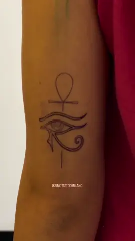 Occhio di Ra e croce Ankh 👉🏻 Milano Tattoo @familysroots  @spiritualtattoo_milano  #occhiodira #ankh #egypttattoo #eyetattoo #risvegliospirituale       