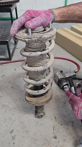 Nissan petrol shock absorber changing #automotive #DIY #mechanic 