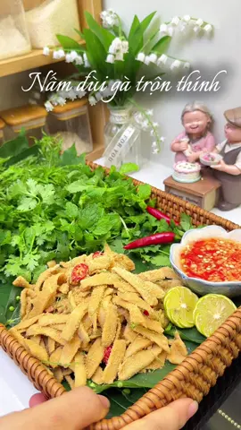 Tưởng là nem tai ai ngờ là nem nấm trộn thính câc bác ạ. N ngon. Nhậu thích lắm ai ăn cũng gật gù luôn #xuhuong #thinhhanh #nauan #nemthinh #thinhnepbuphuong 