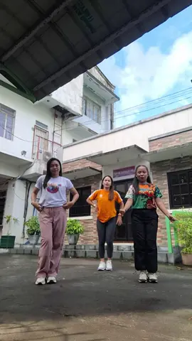 nakailang take kaya? 🥰 @akserkaziulin @marian_zel 