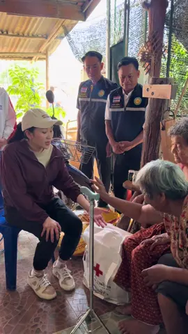 จับมือกันในยามทุกข์ ยามสุขเราก็เป็นกำลังใจให้กันเเละกัน นายกฯอิ๊งค์และพรรคเพื่อไทยไม่เคยทิ้งประชาชน #แพทองธารชินวัตร #น้ำท่วม #พรรคเพื่อไทย 