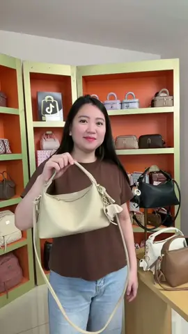 Special ada gantungan bun, join liveee#promoseruweekend #taswanita #tasselempang #mocofashion #promo 