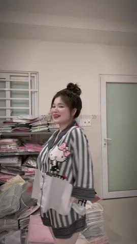 Đùi xinh nhà em 🤪  #kênhcủatuyền #xuhướng #TuyềnClothing #tiktok #đồbộxinh 