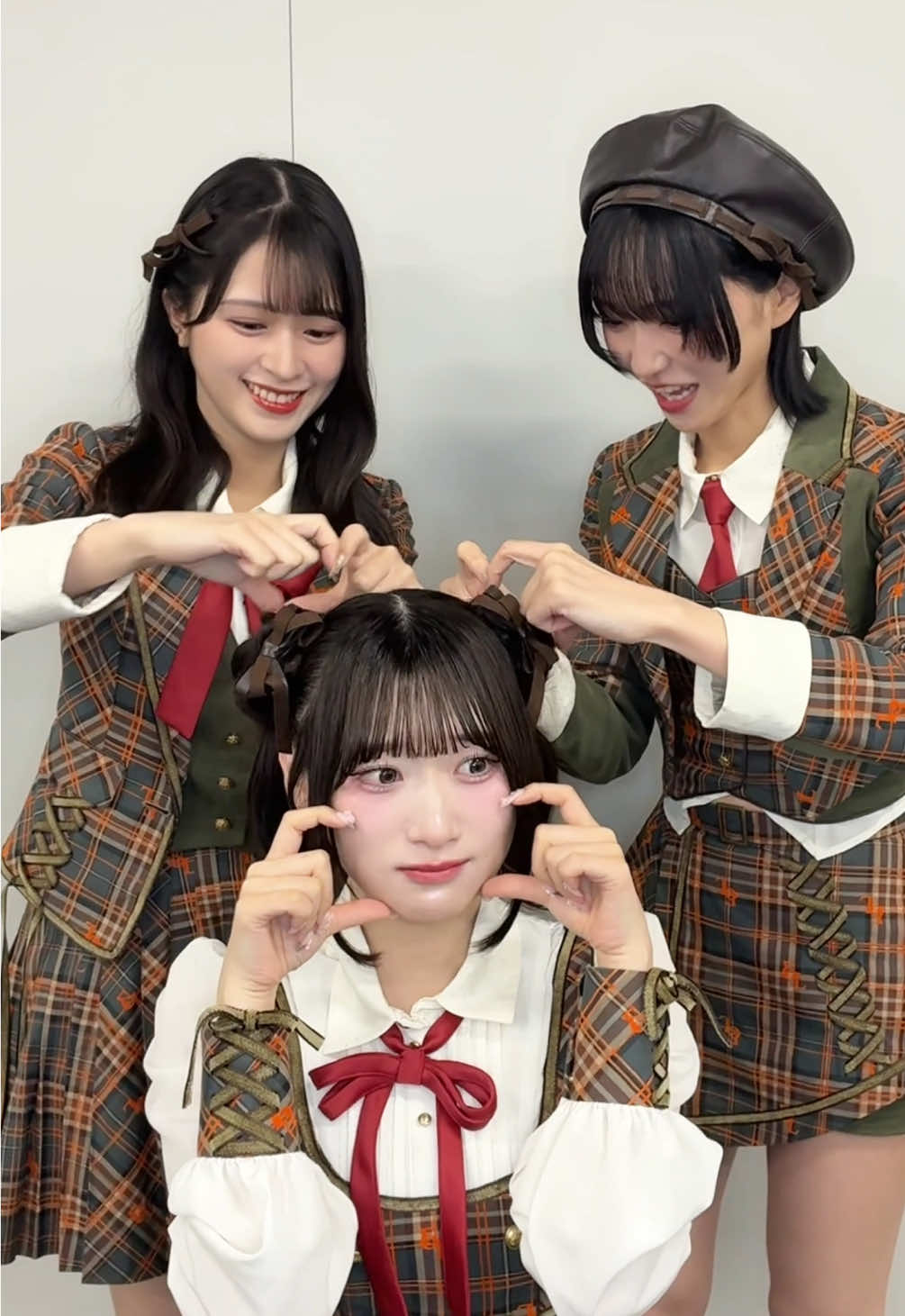 『#ラブソングに襲われる 』🐺🐾 #イコールラブ #イコラブ  #齋藤樹愛羅 (@齋藤樹愛羅 ) #佐々木舞香  #野口衣織 