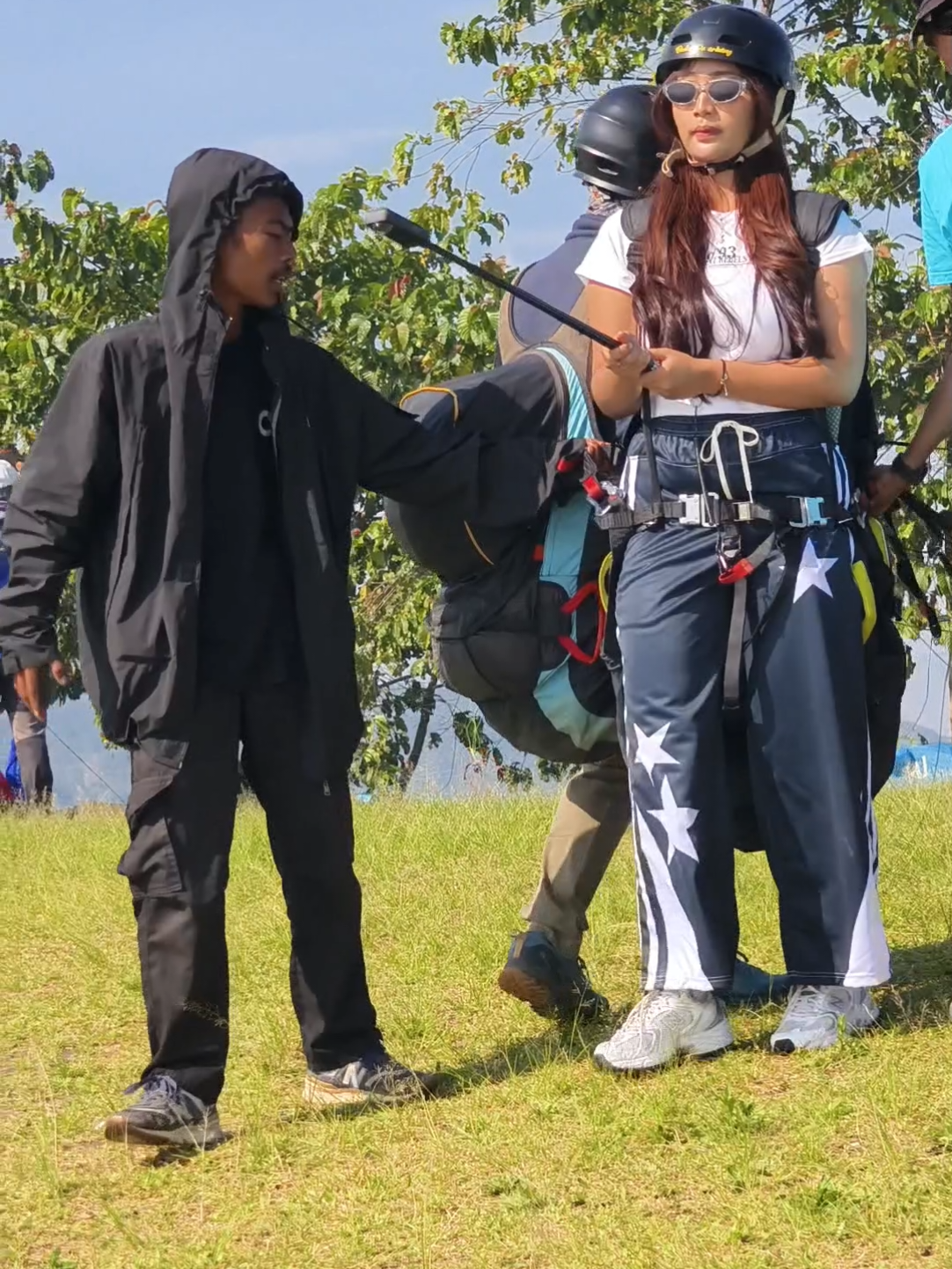 Membalas @itsjustme1199 di sini gak ada yang ganteng kok, kak. 🥺 #paralayangbandungraya #orionadventures #bandung #paragliding #paralayang 