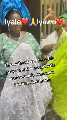 First wife offers a heartfelt prayer for the second wife as she warmly welcomes her into their home #arewatopefamous #ghanatiktokers🇬🇭 #creatorsearchinsights #celebritiesnews #trendingtiktok 